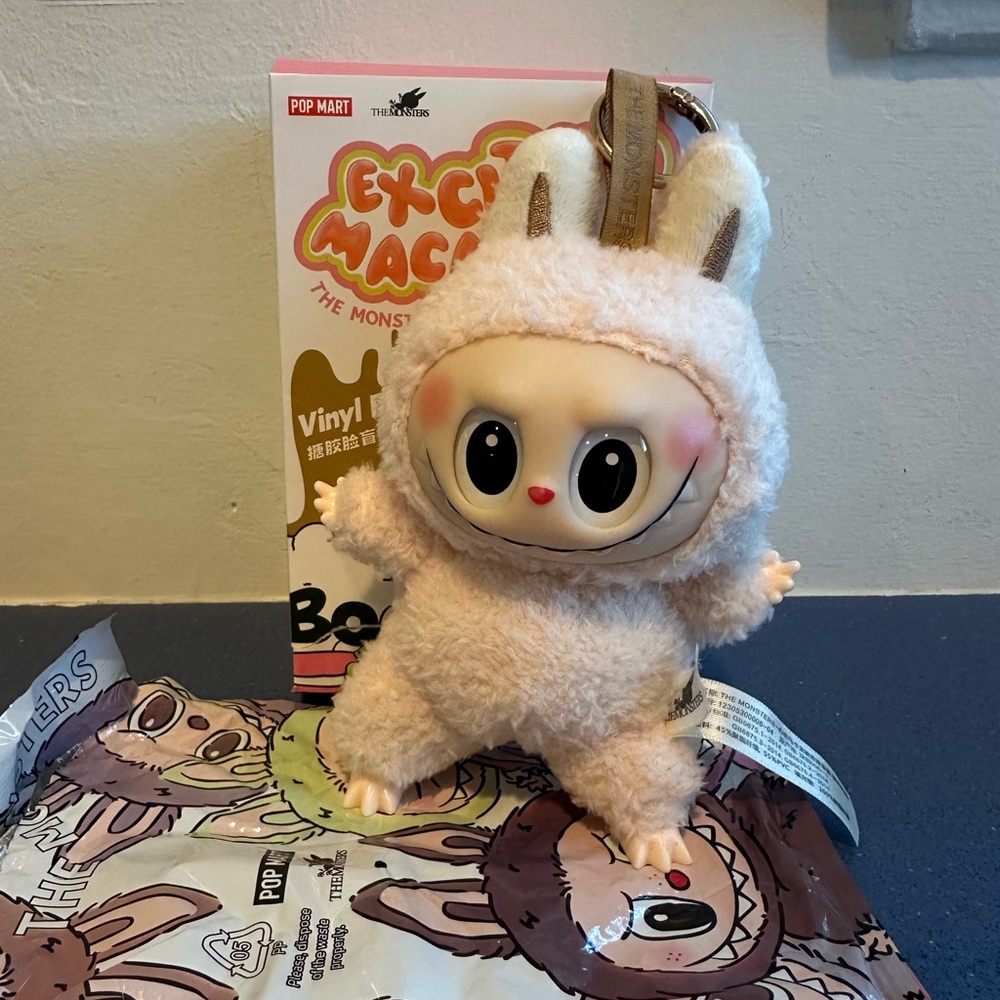 Labubu Lafufu Exciting Macaron in Soymilk